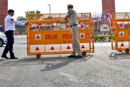 दिल्लीत दोन सीआरपीएफ शाळा आणि दोन न्यायालयांना बॉम्बच्या धमक्या