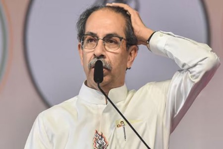 निवडणुकीपूर्वी उद्धव ठाकरेंना धक्के!