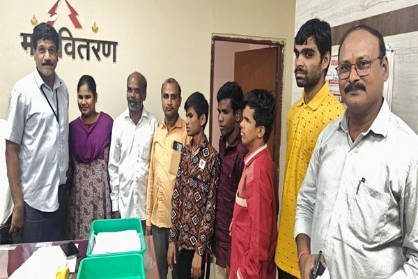 Blind, disabled children, Chetan Sevankur, Ajay Shinde, Mahavitaran, electricity disruption, power supply issue, Washim, One Burji Dam, Visually impaired, community concern, Diwali celebration, Chetan Sevankur officials, power cut resolution, Rajesh Chavan, social awareness, government intervention, electrical supply restoration, local support, festival in darkness.