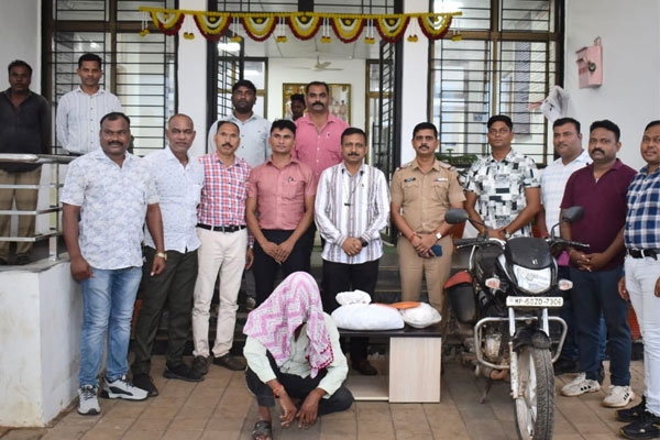 Gondia drug bust, marijuana seizure, NDPS Act, Dangoerli Kinhhi road, local crime branch, Gomaji Choudhary, Shivanghat Madhya Pradesh, cannabis transport, police action, Ravanwadi police, drug trafficking, narcotics case, 1.34 lakh seizure, motorcycle smuggling, Maharashtra crime news, November 2 news, police investigation, Sharad Saindane, NDPS law violation