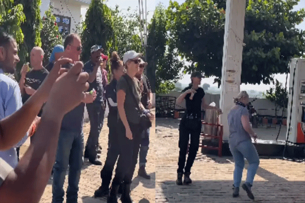 foreigners-started-dancing-at-petrol-pump