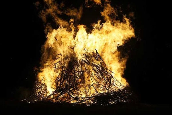 Nagpur cremation accident, Wathoda cremation tragedy, diesel fire accident, Vinod Munghate death, Maharashtra accidental death, cremation fire injury, Nagpur shocking incident, elderly death Maharashtra, cremation site accident, Wathoda police report, serious burn injuries, accidental fire news