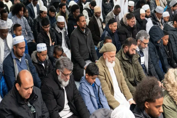 25000-muslims-in-gorakhpur