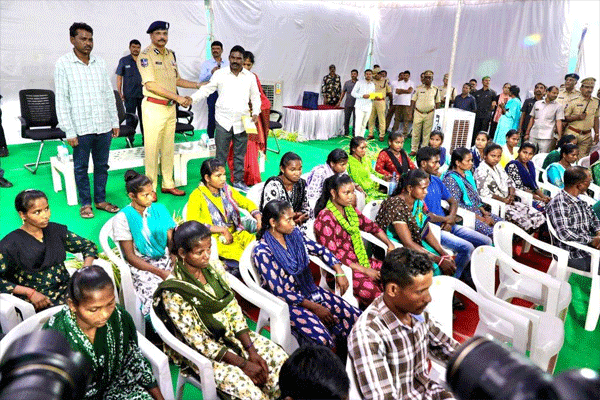 37-maoists-surrender-in-telangana