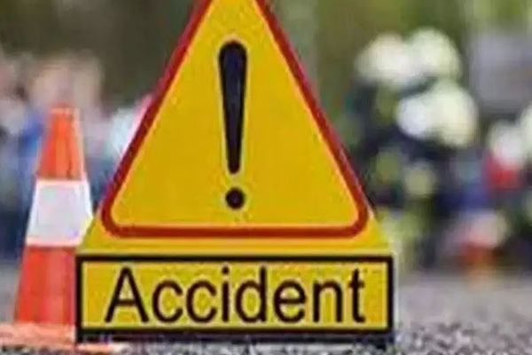 car accident Selu, Prashant Shrivastava, wife death in car crash, Selu police constable accident, Gondia road accident, serious injuries, traffic accident Maharashtra, fatal car crash, Alodi Satoda, Devari accident, Raipur to Selu accident, vehicle collision, road safety news