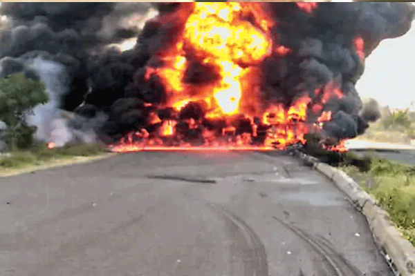 tanker-catches-fire-on-amravati-morshi-road