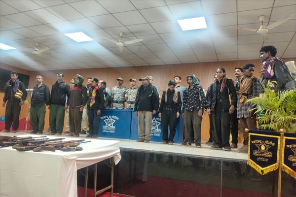 Naxalites surrender in Gondia