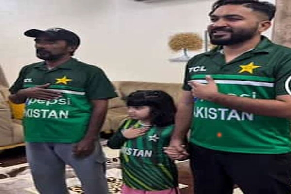 pakistani-fans-sing-jana-gana-mana
