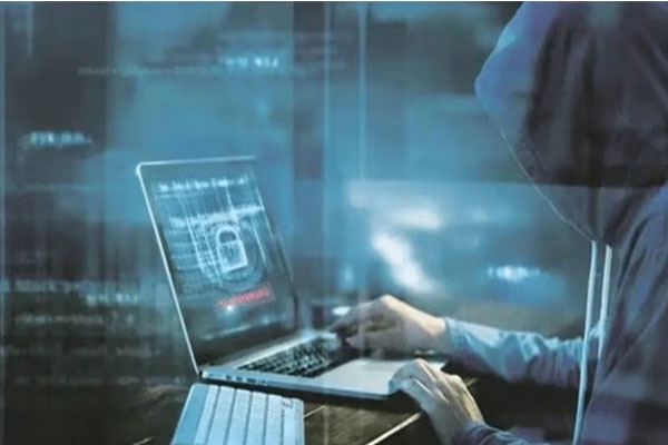 Nagpur cyber fraud, senior citizens scam, 1.42 crore fraud, share trading scam, CBI arrest threat fraud, money laundering scam, Dhantoli resident, fake trading app, WhatsApp investment group, online investment fraud, elderly victims cybercrime, Maharashtra cyber police, ICICI Bank fake account scam, fake CBI case, extortion fraud, phishing scam India, senior citizen awareness, financial fraud Nagpur, cybercrime against elderly, online scam investigation