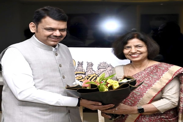 Prof. Kumud Sharma, Chancellor, Mahatma Gandhi International Hindi University, Chief Minister Devendra Fadnavis, courtesy meeting, Nagpur, university development, foundation day invitation, educational collaboration, literary festival, book fair, institutional cooperation, Maharashtra, academic discussion, Hindi University initiatives, scholarly engagement