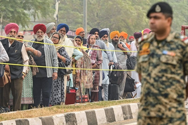 Indian Sikhs enter Pakistan