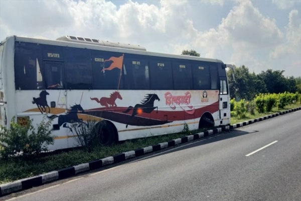 shivshahi-climbed-the-divider