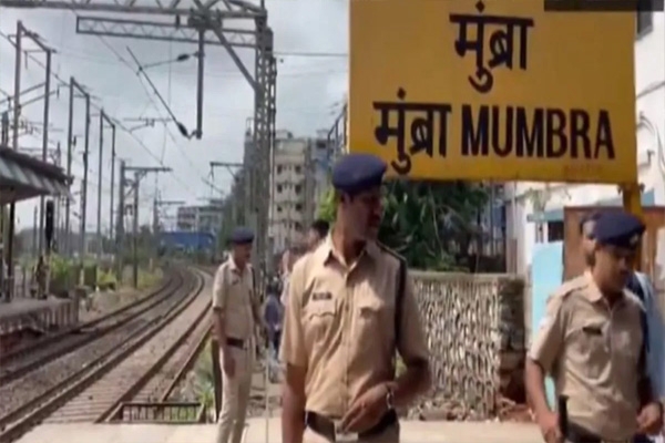 Thane train accident