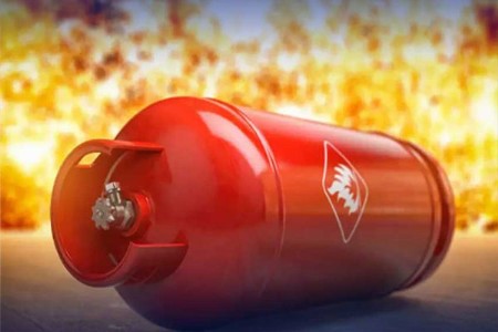 न्यायालयाच्या तळघरात सिलेंडरचा स्फोट, चार ठार