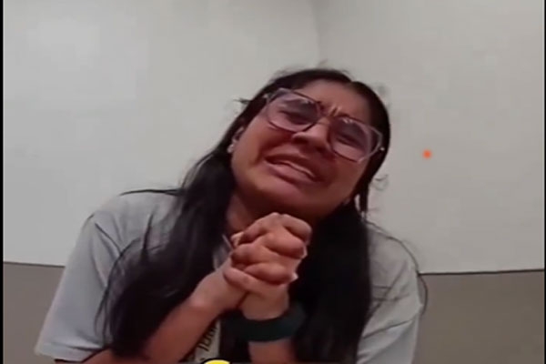 woman-pleads-with-police-in-america