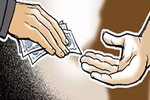 sarpanch-husband-took-bribe