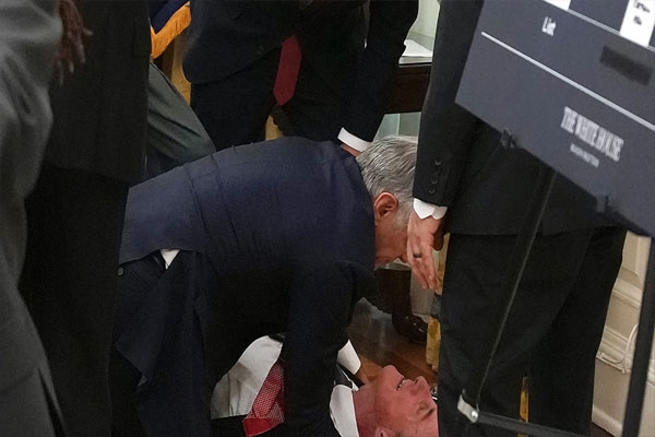 pharma-executive-faints-during-trumps-pc pharma-executive-faints-during-trumps-pc