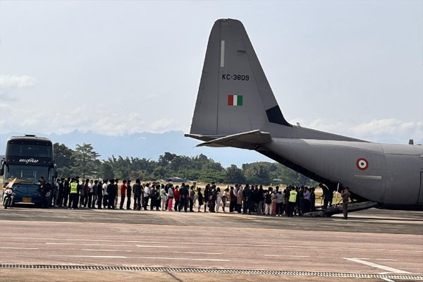 India airlifts 270 citizens