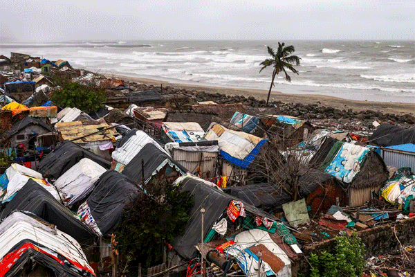 दितवाह चक्रीवादळाचा प्रकोप, ३३४ जणांचा मृत्यू, ३०० हून अधिक बेपत्ता