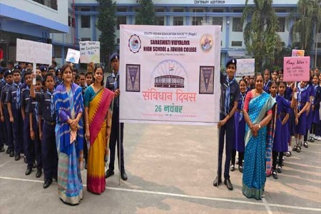 सरस्वती विद्यालयात संविधान दिन उत्सव