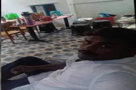 विश्वासघाताची शिक्षा...पत्नीच्या मृतदेहासोबत सेल्फी व्हायरल