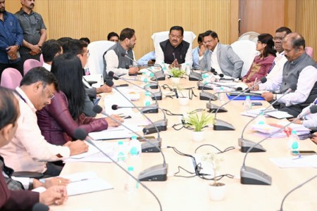 डॉ. बाबासाहेब आंबेडकर यांच्या पुतळ्याचे काम आणि कन्व्हेंशन सेंटरची डागडुजी लवकरात लवकर पूर्ण करा