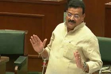 अतिवृष्टीवर चर्चा; मात्र मंत्री गायब!