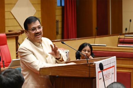 जनतेच्या इच्छा-आकांक्षा पूर्ण करण्याचा प्रयत्न