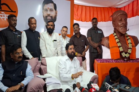 उद्धव ठाकरेंना टीका करण्याचा नैतिक अधिकार नाही