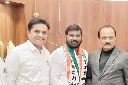 राजकीय भूकंप! बडा नेता अजितदादांच्या गटात..थेट पक्षप्रवेश