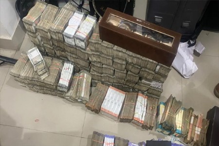 नोएडामध्ये CBIची कारवाई! आंतरराष्ट्रीय सायबर गुन्हेगारी नेटवर्कचा पर्दाफाश