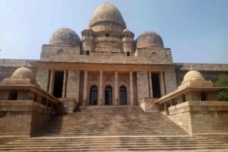 माेर्चेकऱ्यांसाठी तात्पुरते निवारा स्थळ तयार करा: उच्च न्यायालय