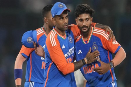 टीमबाहेरचा खेळाडू फॉर्ममध्ये; SMAT मध्ये हॅटट्रिक, RCB कर्णधारलाही बोल्ड!VIDEO