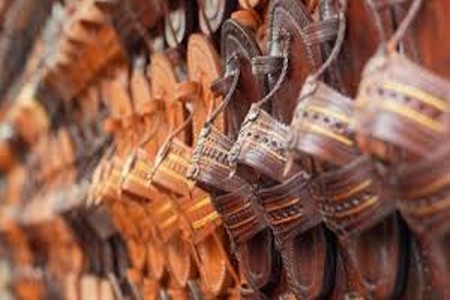 जगात भारी कोल्हापुरी! प्राडासोबत ऐतिहासिक करार; चप्पल सातासमुद्रापार