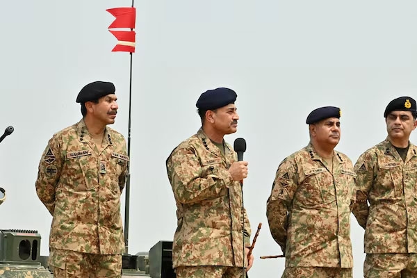 Pakistan Army Chief Asim Munir, India border visit, India-Pakistan tension, military preparedness Pakistan, Gujranwala cantonment, Sialkot cantonment, regional security, war readiness, cross-border conflict, India-Pakistan relations, Operation Sindur, terrorist attacks in India, strategic military review, Afghanistan-Pakistan clash, border security alert