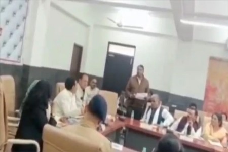 'मीटिंगला मजाक बनवले...', मेकॅनिकने केले मंत्र्यांसमोर सादरीकरण, नेता संतापला