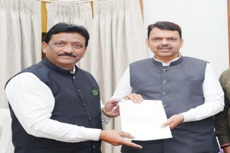 बोमा तंत्रासाठी मुख्यमंत्री फडणवीस यांना आ. बकानेनेंचे निवेदन