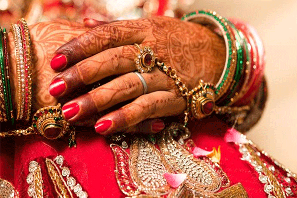 हनीमूनच्या बहाण्याने नवविवाहितेला हॉटेलमध्ये सोडून वर फरार