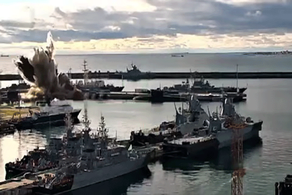 drone-attacks-russian-submarine drone-attacks-russian-submarine