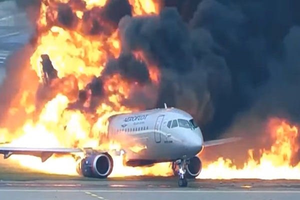 Plane catches fire in Mexico 