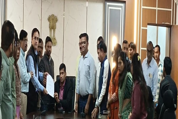 Gondia revenue officers strike,