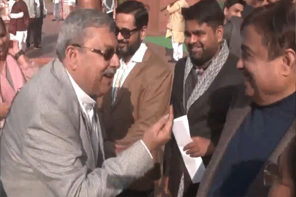 banerjee-requested-car-from-gadkari banerjee-requested-car-from-gadkari