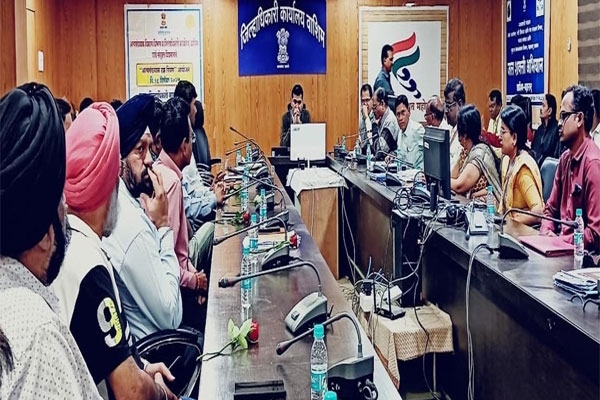 Collector Yogesh Kumbhejakar,