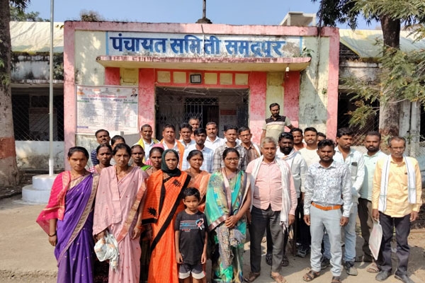  Asola residents protest,