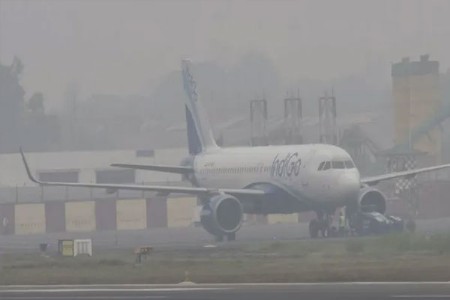 दाट धुक्याचा फटका; दिल्लीसह उत्तर भारतात उड्डाणे रद्द