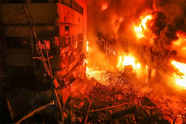 burn journalists alive in Bangladesh