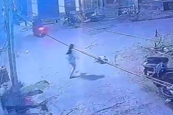 girl into air by the scooter hapur