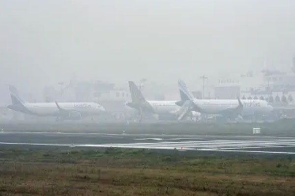 Delhi airport fog disruption