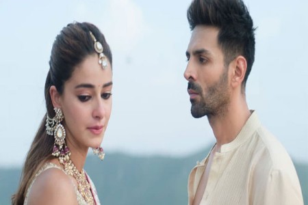 खटला दाखल! 'तू मेरी मैं तेरा मैं तेरा तू मेरी’ अडचणीत