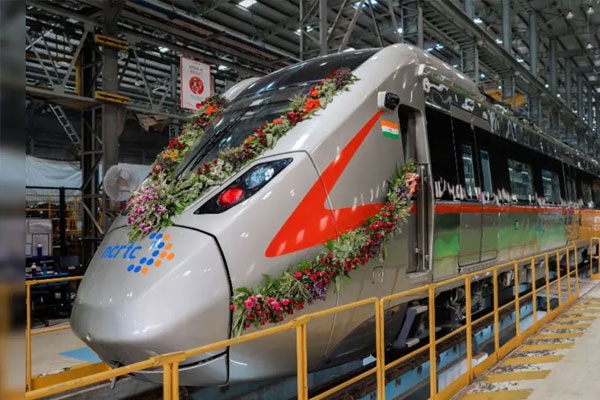 namo train couple video